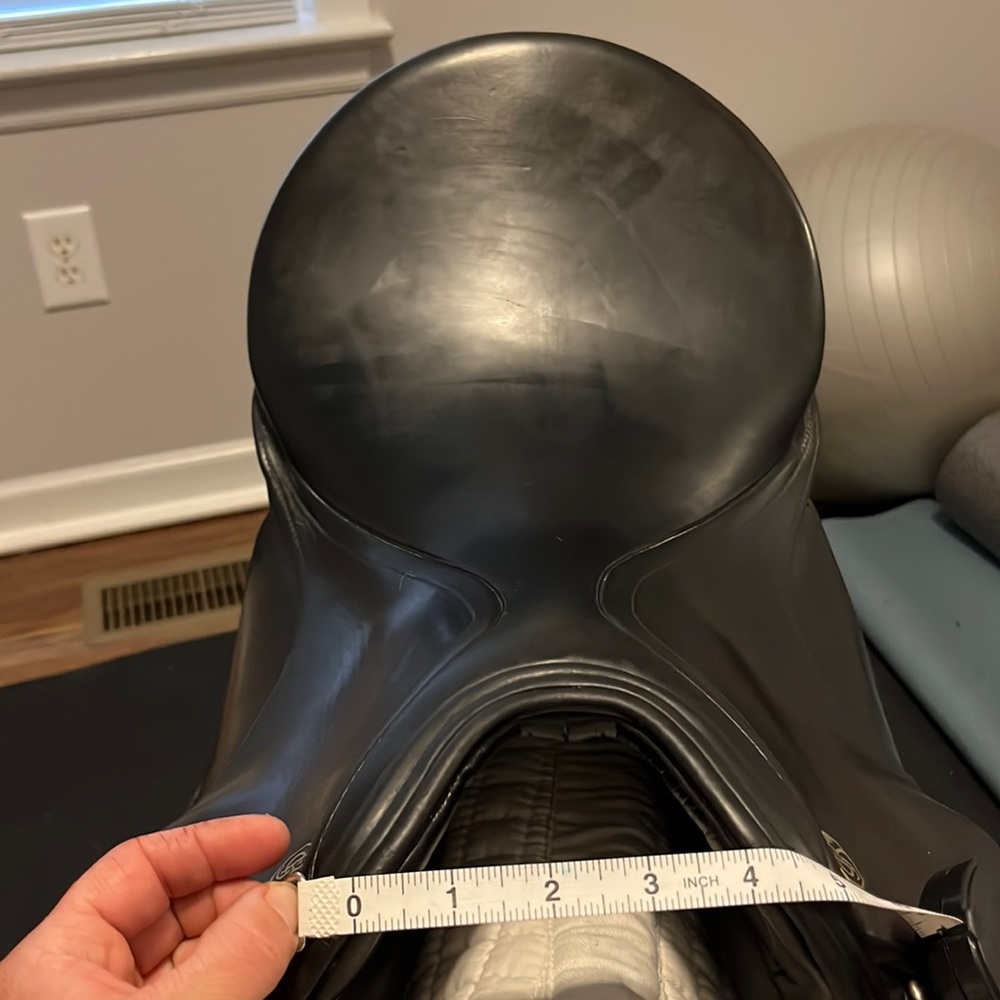 Kieffer dressage saddle 17.5-18 inch seat. Well used, pictures for reference